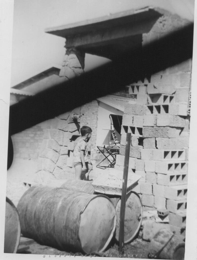 SOUVENIRS 04 CAP CARBON LE CABANON EN CHANTIER.JPG